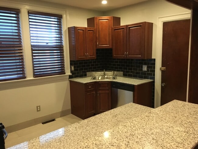 76 Cottage St unit Lower Apartment, Buffalo, NY 14201 - photo 3