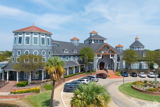 The Savannah HOA Clubhouse offers residents luxury amenities, including a pool.