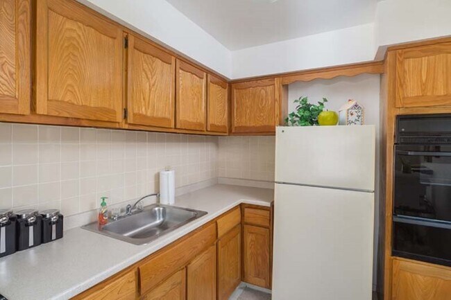 Greenfield Gardens, Edison, NJ 08837 - photo 4