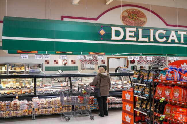 Fresh deli meats and cheeses can be found at Walts near Monee.