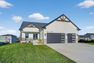 5108 154th Cir, Urbandale, IA 50323