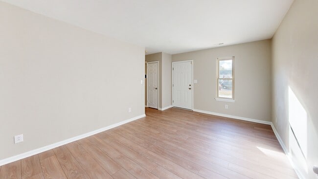 1253 Sir Kay Dr, Chesapeake, VA 23323 - photo 3