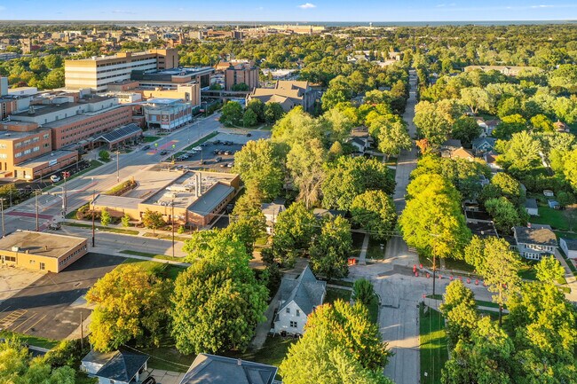 1028 Porlier St unit 1, Green Bay, WI 54301 - photo 2