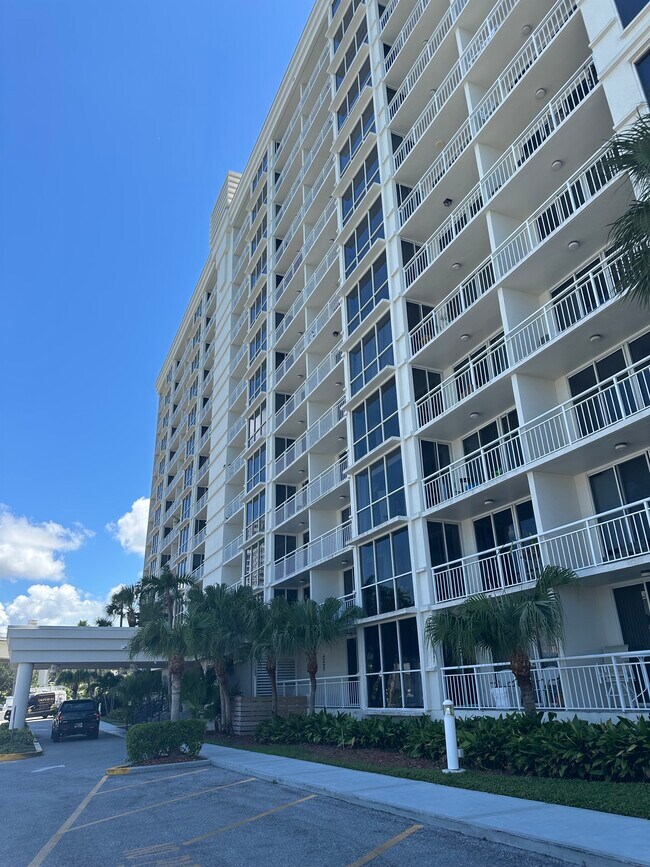 100 Pierce St Unit 801, Clearwater, FL 33756