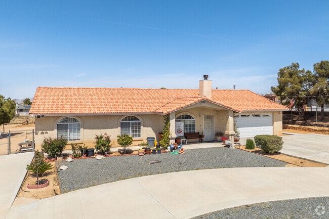 Many homes in Hesperia Palisades
feature ranch with Spanish architectural influences with neat landscaping.
