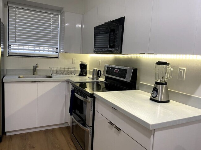 470 SW 7th St unit ID1056518P, Miami, FL 33130 - photo 7