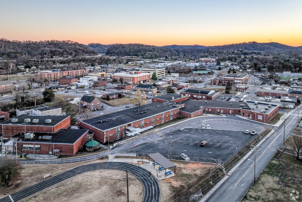 Clinton Elementary School scored an overall rating of 8/10 from GreatSchools.