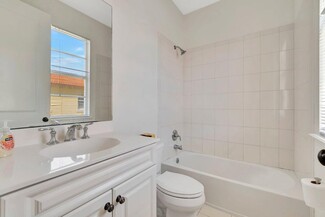28 Via Floresta Dr, Boca Raton, FL 33487