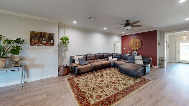 2101 Plaza Dr, Chalmette, LA 70043 - photo 2