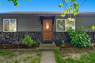 140 4th St, Fairview, OR 97024