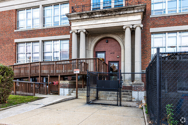 One of the entrances to Kreiva Academy Public Charter School.