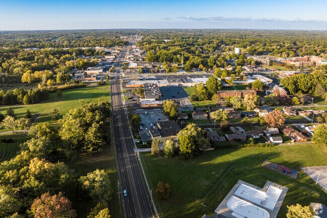 Brier Hill's residents have easy access to an assortment of everyday amenities.