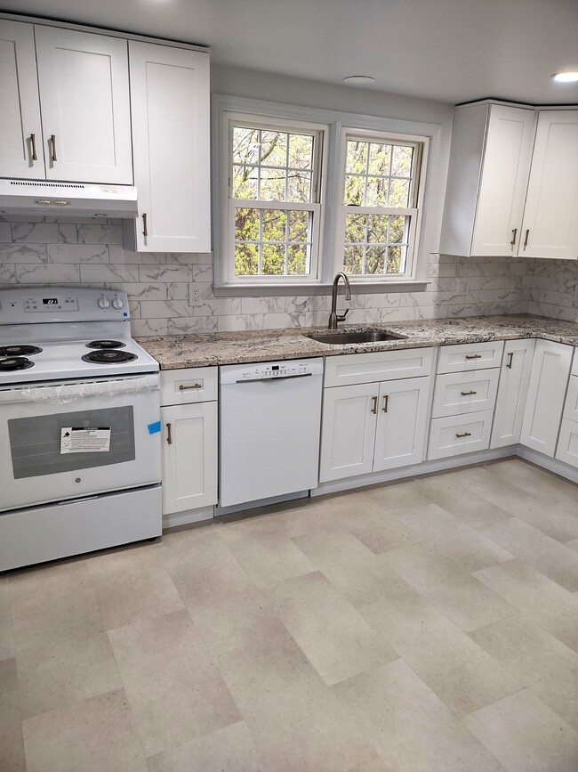 28 Canal View Dr Unit 2, Lawrence Township, NJ 08648
