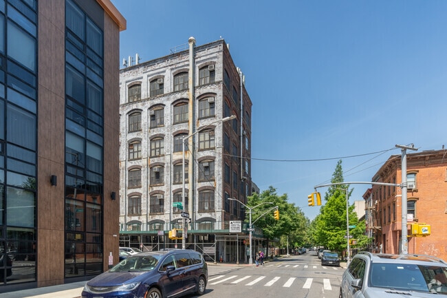 Students are the highest priority at Bnos Chayil.