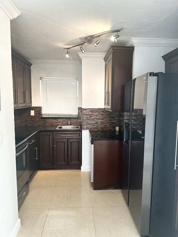 8840 Fontainebleau Blvd, Miami, FL 33172