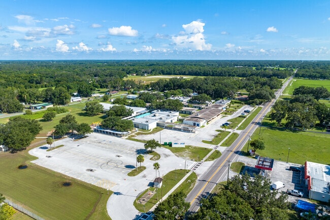 Robinson Elementary School welcomes its students, faculty, and staff.