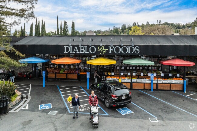 Diablo Foods offers fresh, locally sourced produce and gourmet groceries in Lafayette.