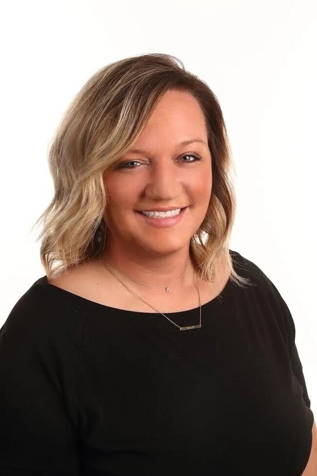 Real Estate Agents in 62544