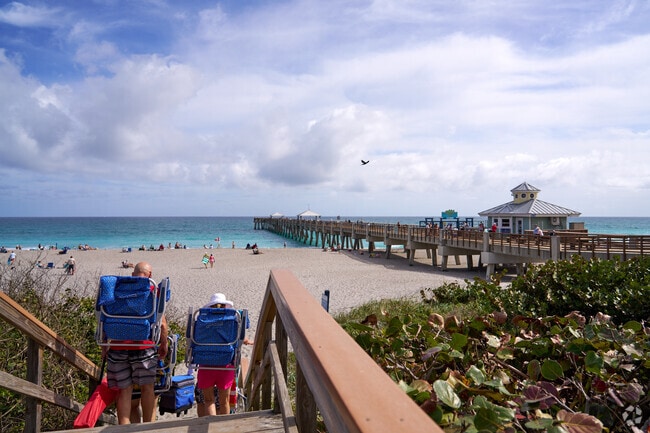 Public parking and beach access are easy to find throughout Juno Beach.