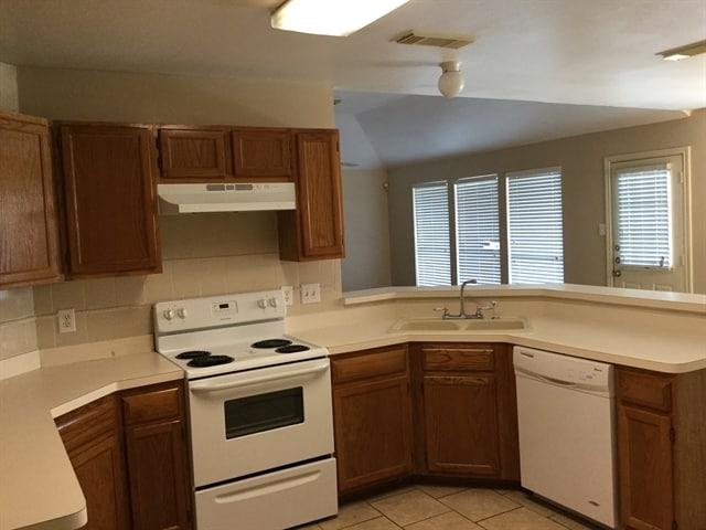 1020 Grey Feather, Schertz, TX 78154 - photo 2