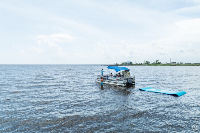 The Madisonville Boat Launch offers easy access to the Tchefuncte River and   Lake Pontchartrain, making it a favorite spot for local boaters and anglers.