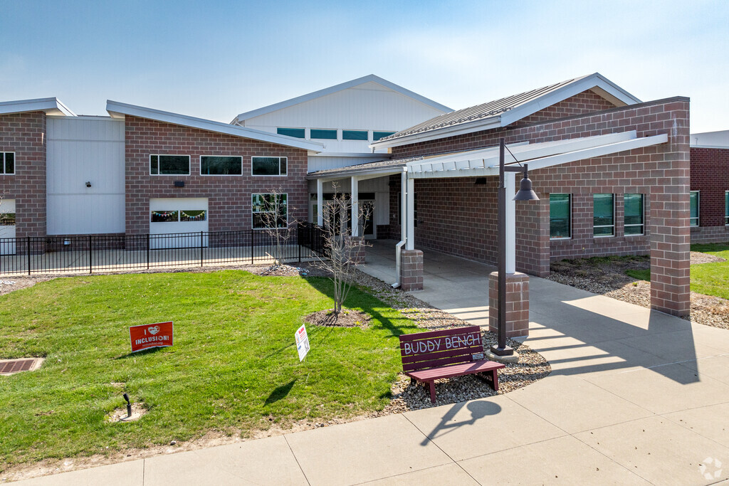 Woodridge Elementary School offers after school programs for its students.