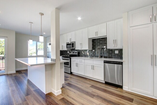 The Montecito, Van Nuys, CA 91411 - photo 3