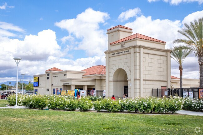 Hemet Elementary School has amazing teachers and staff.