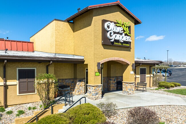 Dining in at Olive Garden near Barry Harbour.