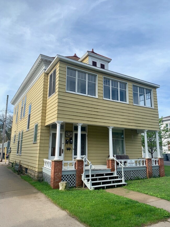 910 Main St Unit 910, La Crosse, WI 54601