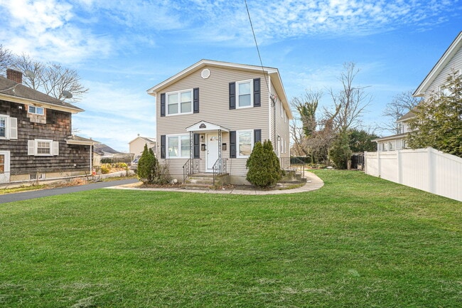 130 5th Ave unit 1, Bay Shore, NY 11706 - photo 2