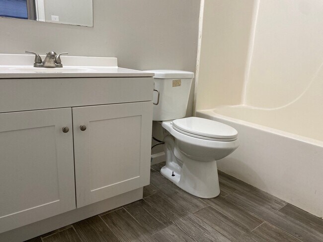 877 N Royal St unit B, Jackson, TN 38301 - photo 6