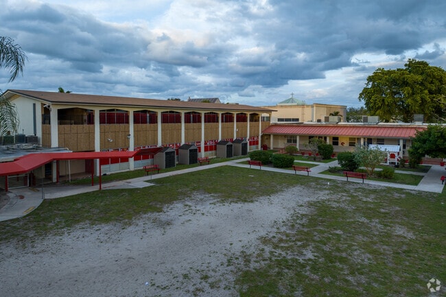 The Somerset Academy Pines courtyard..
