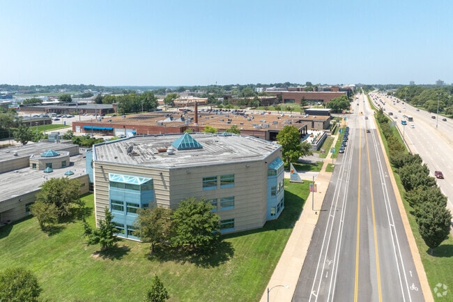 Compton-Drew Ilc Middle School is located at 5130 Oakland Ave.