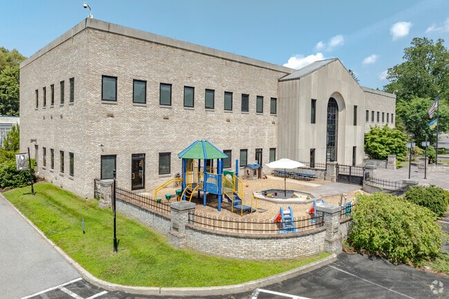 Mizzentop Day School is located at 64 E Main Street in Pawling, NY.