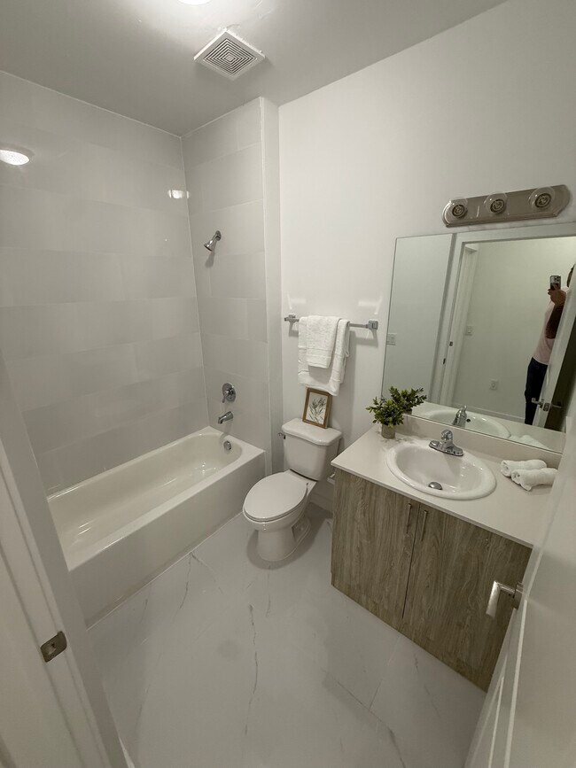 810 SW 71st Ave unit B21, Miami, FL 33144 - photo 6