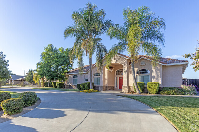 The Contemporary homes of Franklin often sit on large lots with custom design elements.