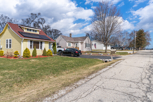 Home prices range from $145,000 to $300,000 in Deep Spring Woods.