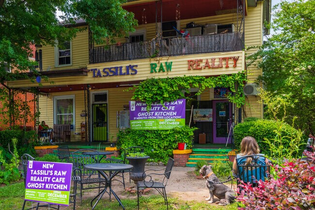 Tassili's Raw Reality is a fully vegan establishment that provides outdoor seating near Campbellton Road.