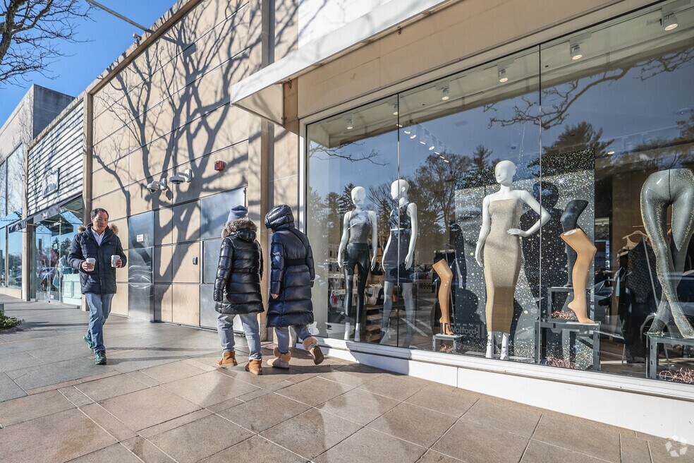 FINAL_Neighborhood_Lake Success_072423