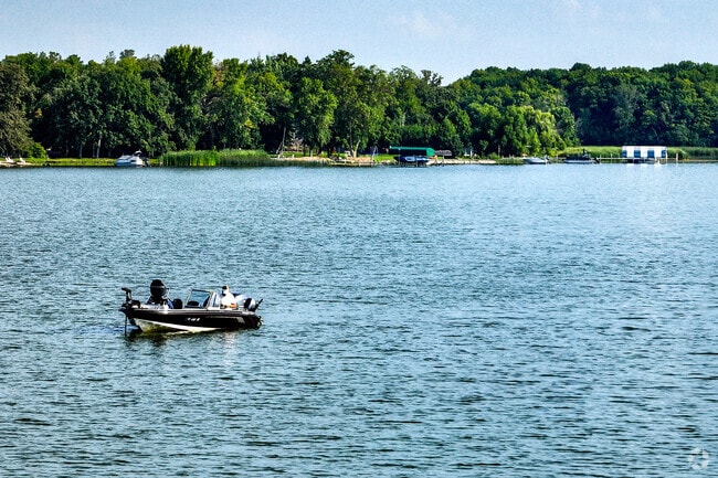 Fishermen and boaters will love the expansive Lake Independence.