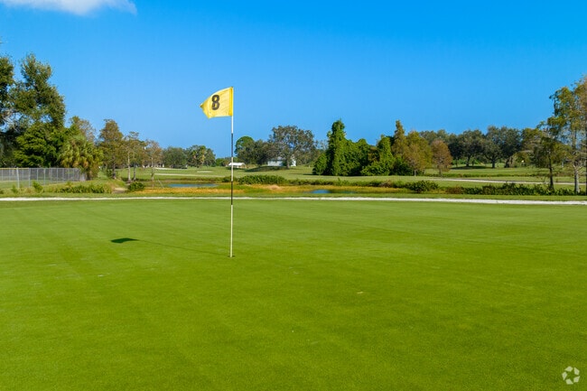 Cypress Links Par 3 Course is ideal for practicing short game near Harcourt.