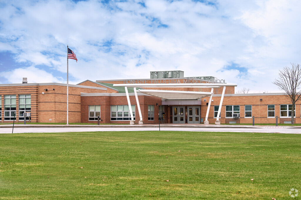 Honeoye Falls-Lima Middle School has a student to teacher of 10 to 1.