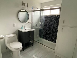 990 63rd St Unit B, Oakland, CA 94608