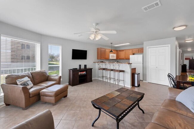 730 E Mather St unit FL1-ID1351230P, New Braunfels, TX 78130 - photo 3