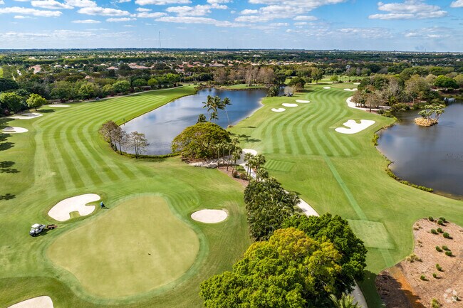 Golfers from Olympia will love the beautiful Banyan Golf Club.