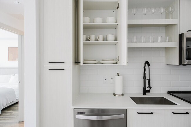 221 SW 12th St unit FL5-ID136, Miami, FL 33130 - photo 6