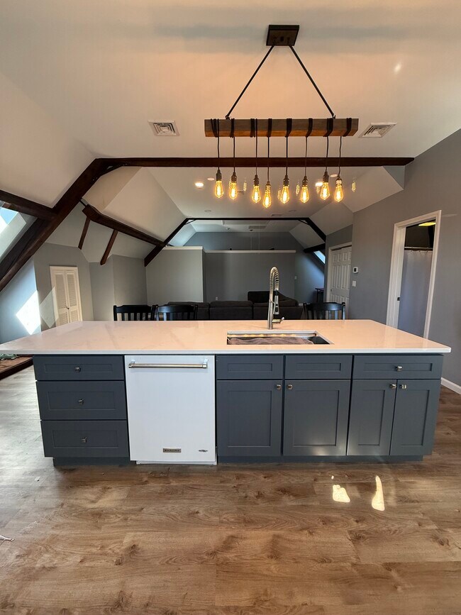 10 High St, Andover, MA 01810