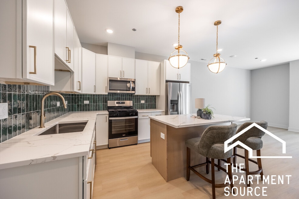 4104 N Sheridan Rd unit 402, Chicago, IL 60613 - photo 1