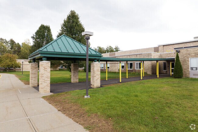 The main entrance of Dorthy Nolan Elementary School.